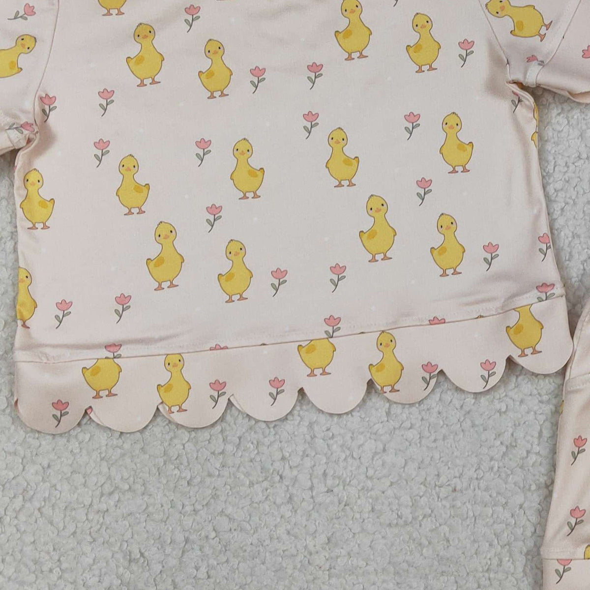 3.26 RTS NO MOQ （In stock）GSSO3281 Kids Clothing for Baby Girls Short Sleeve Yellow Small Flowers Chicks Top Scallop Shorts Clothes Sets