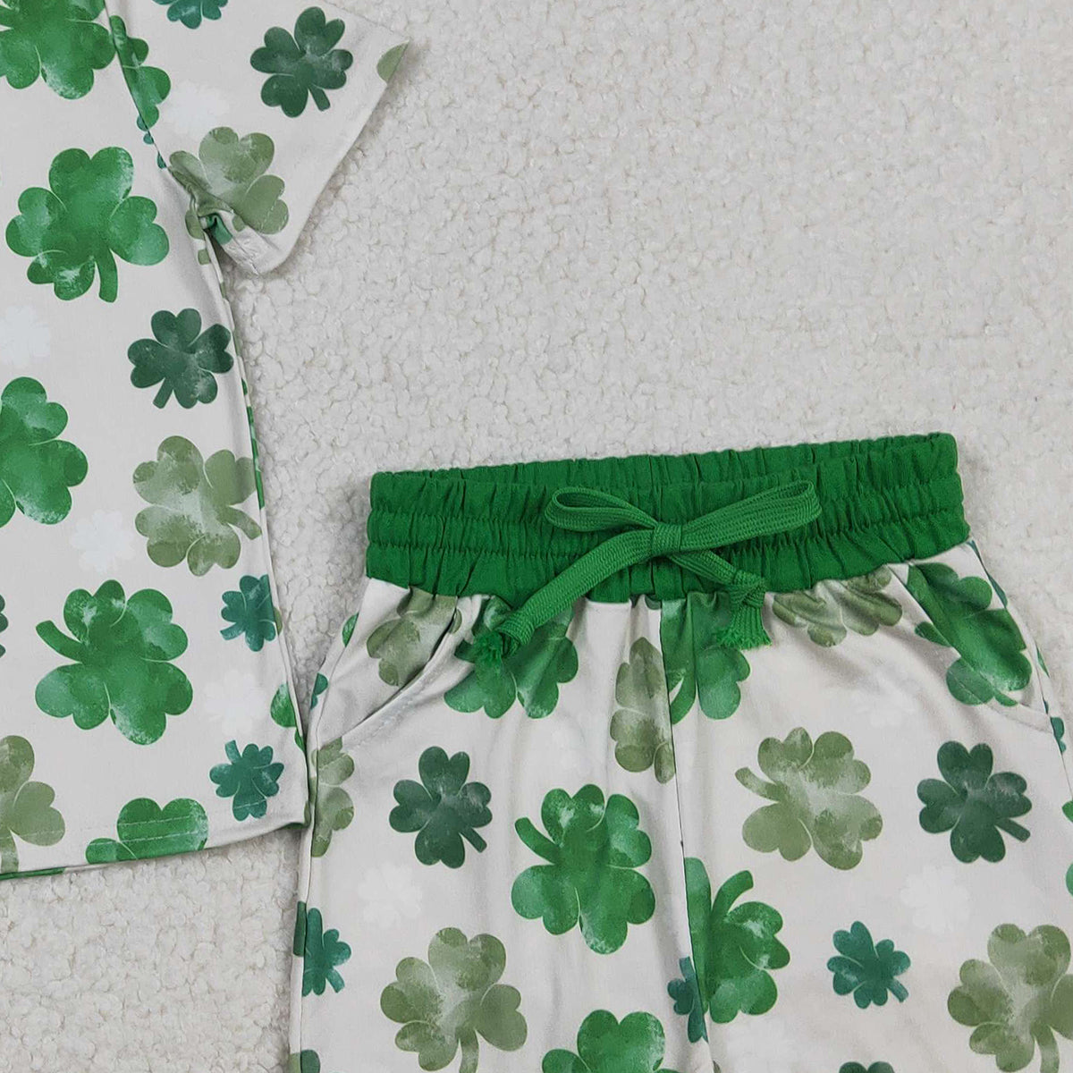 12.24 RTS NO MOQ （In stock）GSSO2744 Baby Girls Green Clovers Top Pockets Shorts St Patrick Clothes Sets