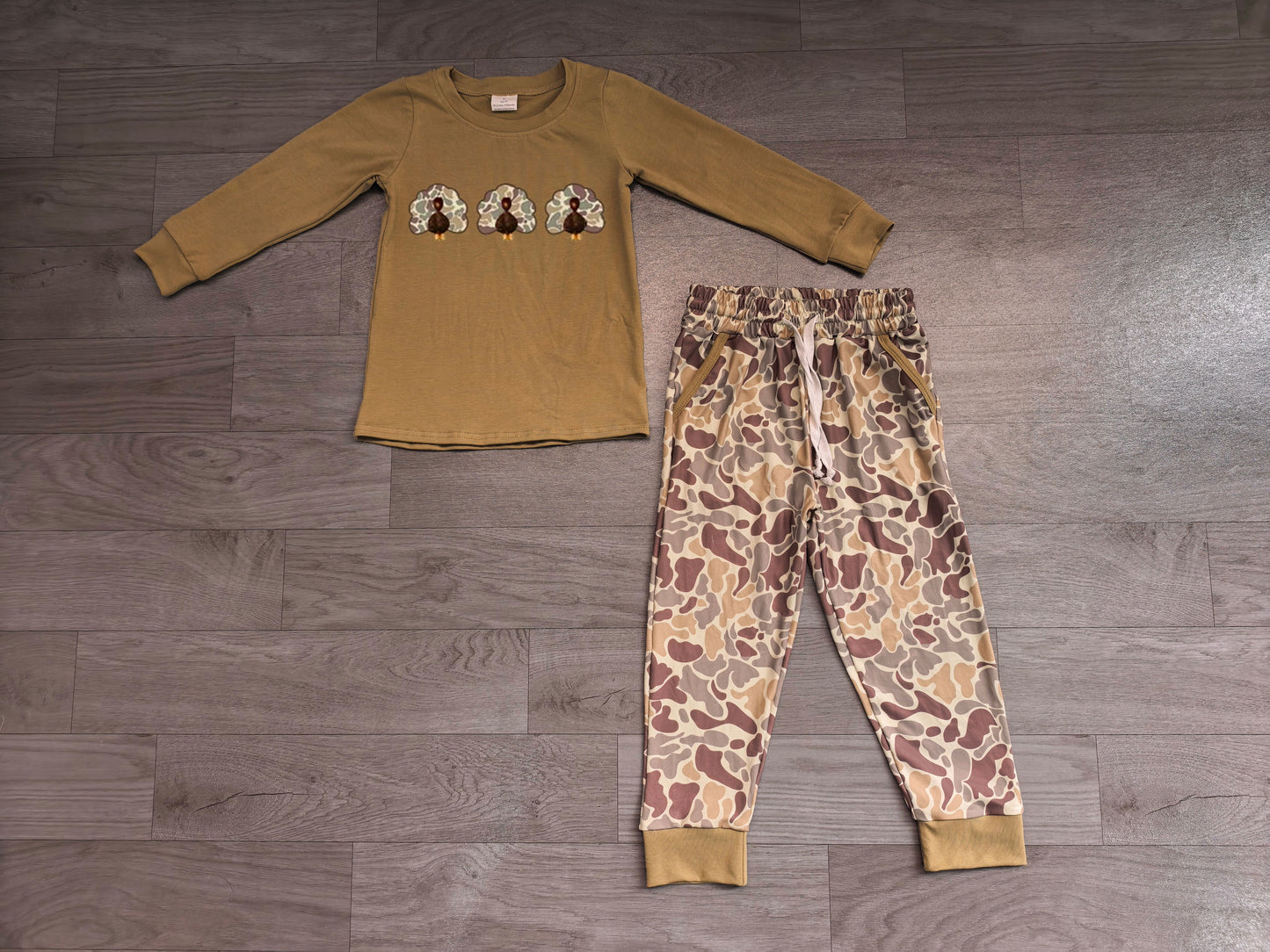 BLP1474 Sample No Moq milk silk BLP1474 Embroidery Camo Turkey Baby Boys Top Pockets Jogger Thanksgiving Clothes Sets