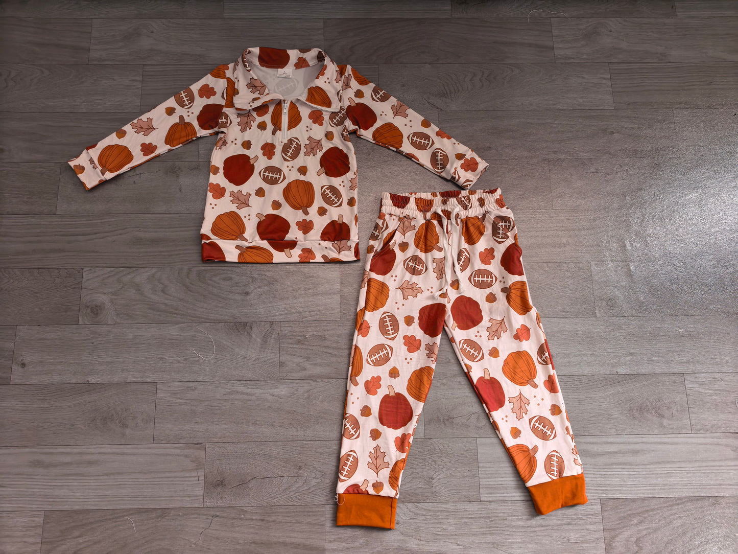 BLP1573（BT1894+P1197）Sample No Moq milk silk Baby Boys Fall Pumpkin Football Leaf Print Half Zip Collar Long Sleeve Top Jogger Pant Set