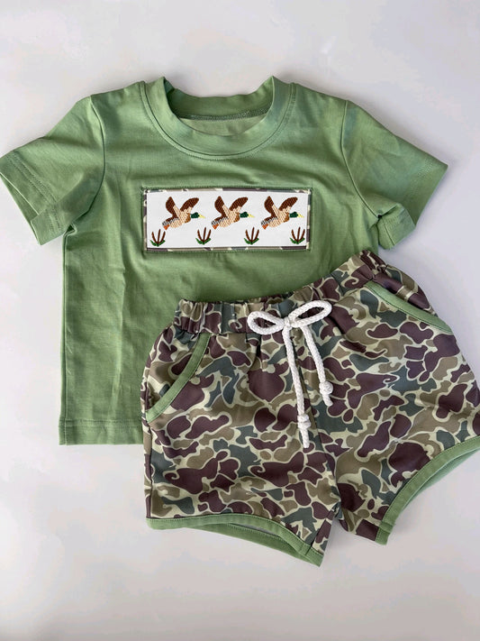 BSSO1337Boys Green Camouflage Short Sleeve Duck Top with Camo Shorts Set Summer Outfit for Kids