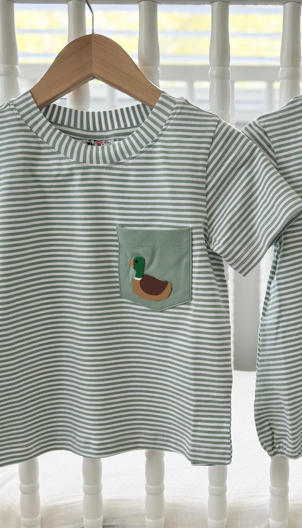 11.10 BT1557 Pre order No Moq Baby Boys Short Sleeve Green Stripe Duck Pocket T-shirts Top