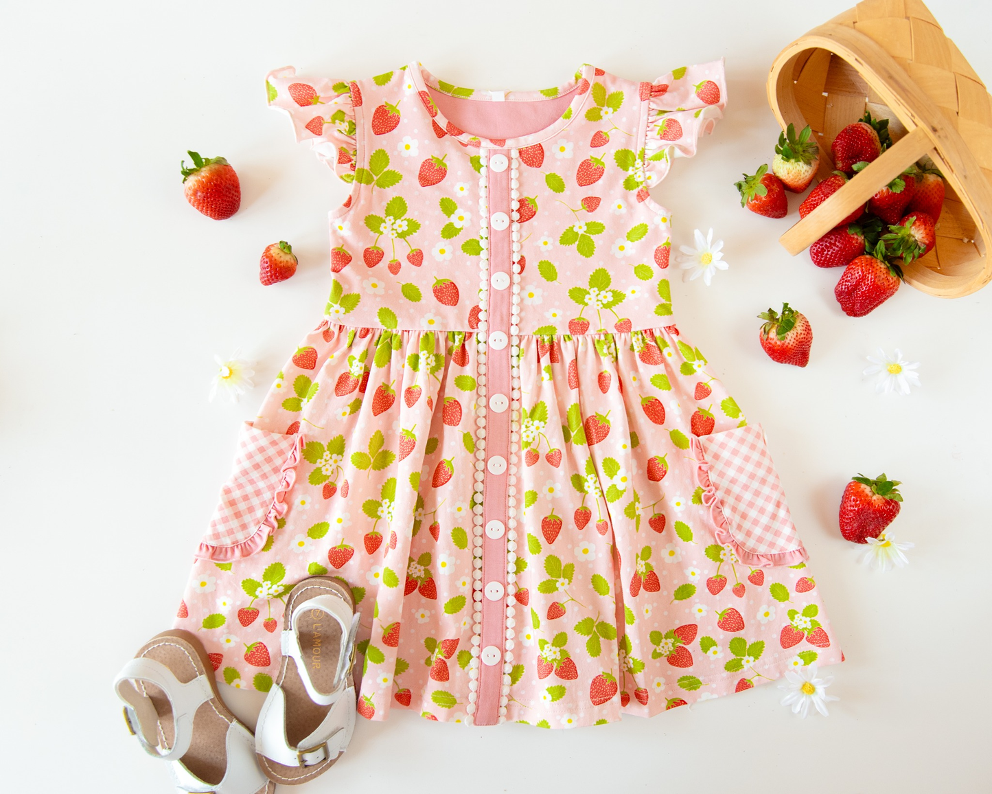 11.19 GSD3150 Pre order No Moq Baby Girls Flutter Sleeve Flowers Strawberry Button Pockets Knee Length Dresses