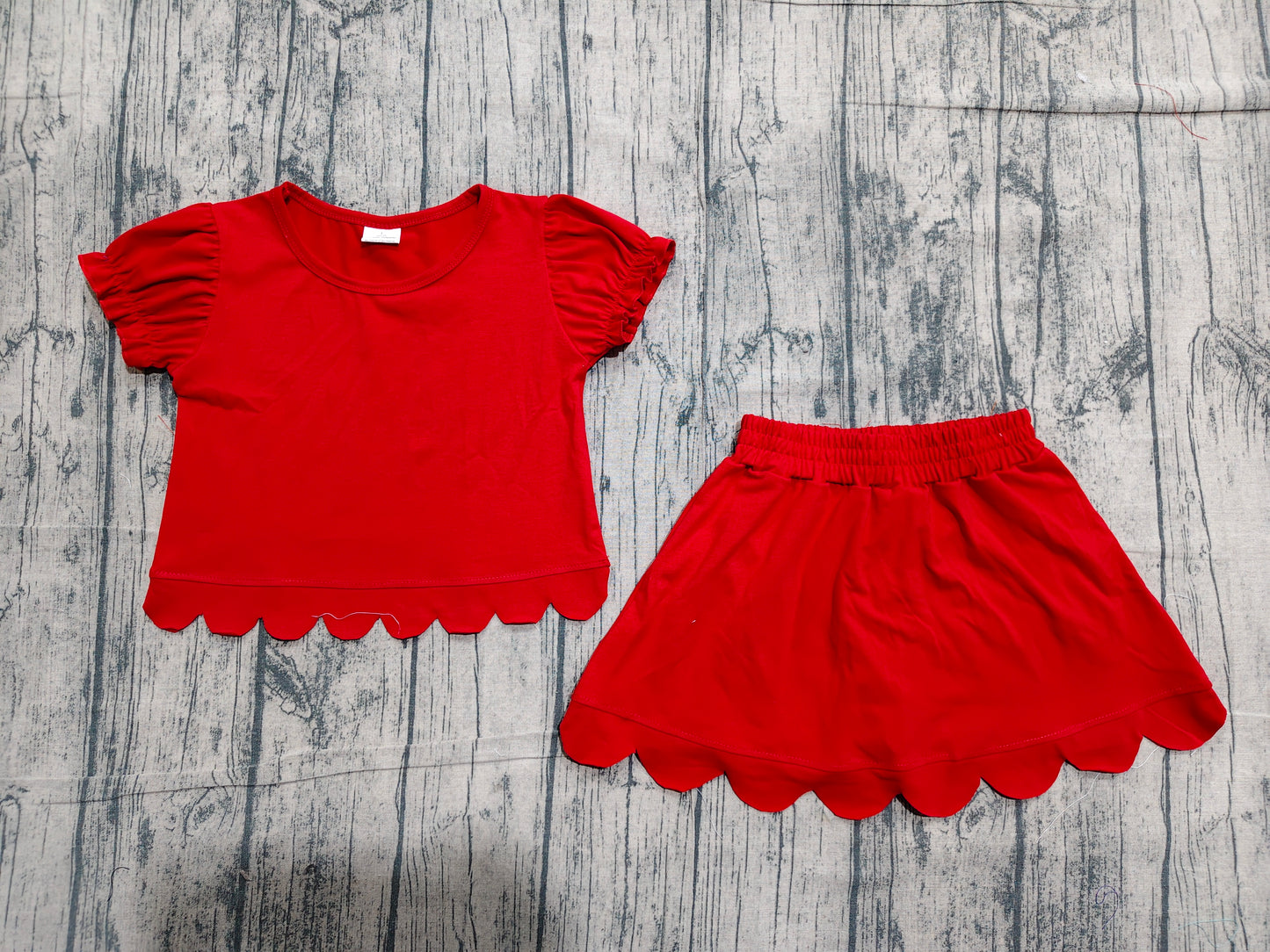 4.24 GSD3938 Sample No Moq Baby Girls Red Short Ruffle Sleeve Top Skirt Short Scallop Clothes Sets