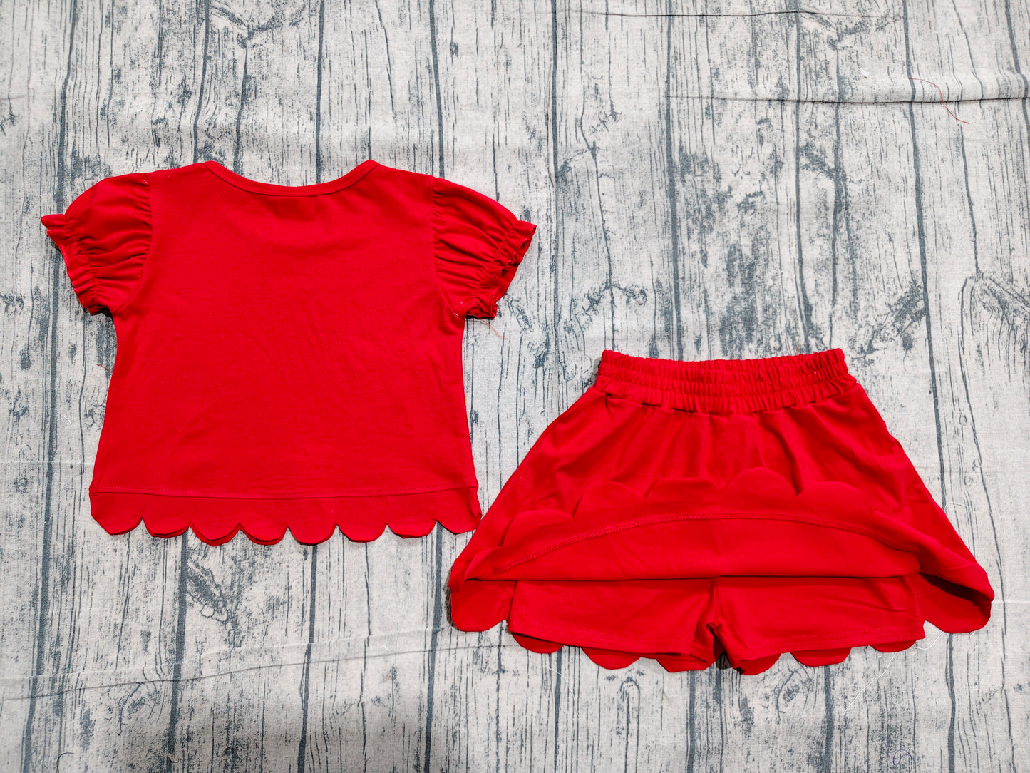 4.24 GSD3938 Sample No Moq Baby Girls Red Short Ruffle Sleeve Top Skirt Short Scallop Clothes Sets