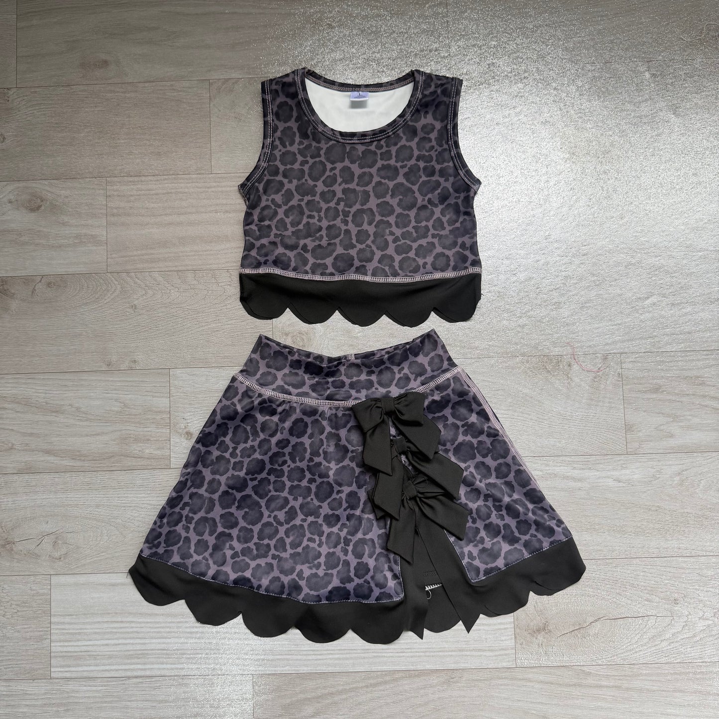 GSD4268 Sample No Moq Yoga Sleeveless black leopard scallop top skirt girls active set