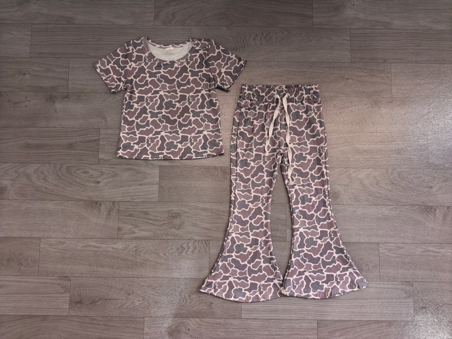 GSPO1889 Sample No Moq Baby Girls Short Sleeve Camo Shirts Top Bell Bottom Pant Clothes Sets
