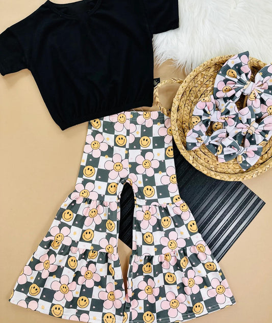 11.12 GSPO2198 Pre order No Moq Baby Girls Black Top Smile Flowers Checked Bell Bottom Pants Clothes Sets
