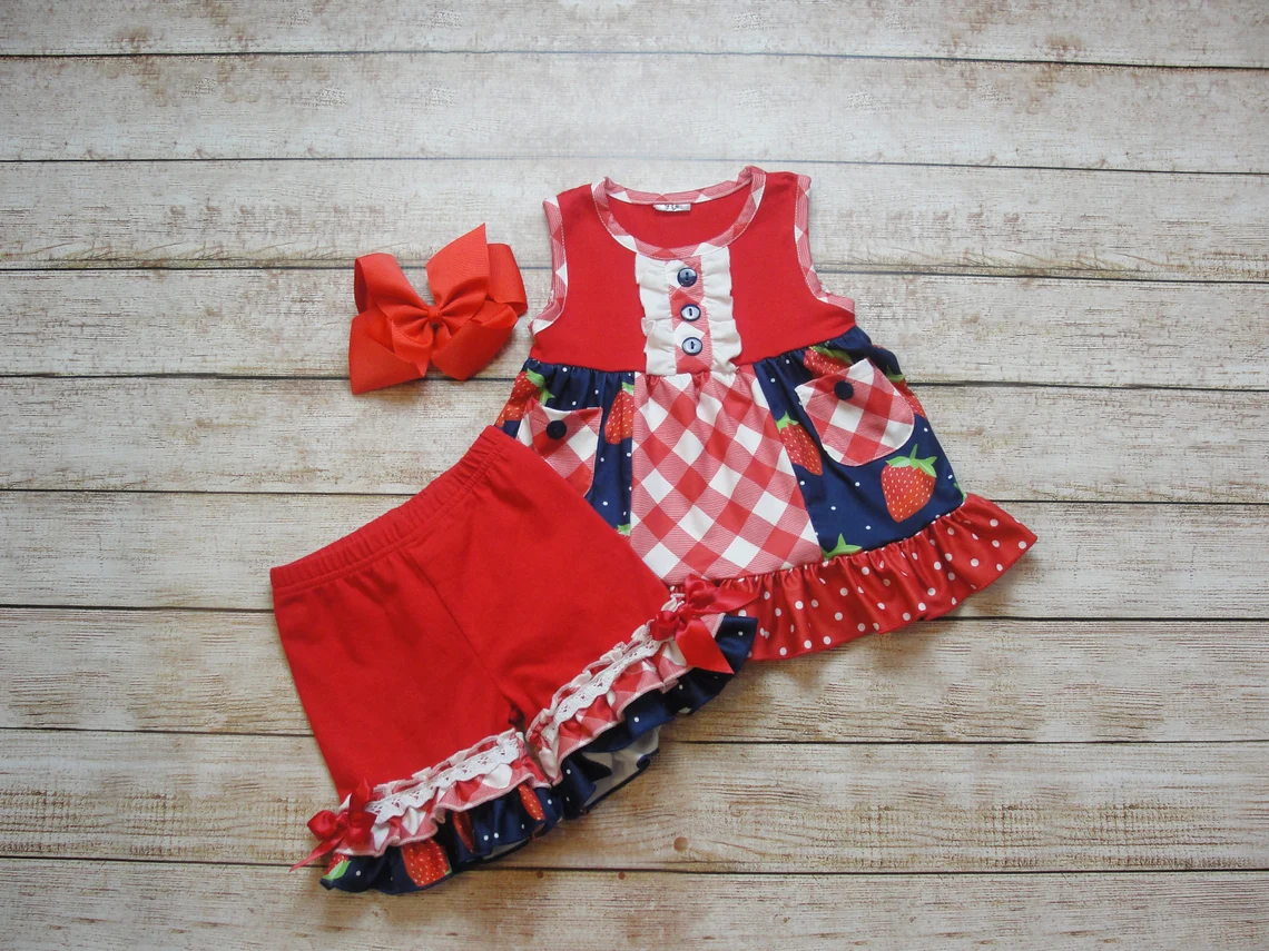 12.5 GSSO2997 Pre order No Moq Baby Girls Strawberry Polka Dots Pockets Button Tunic Ruffle Shorts Clothes Sets
