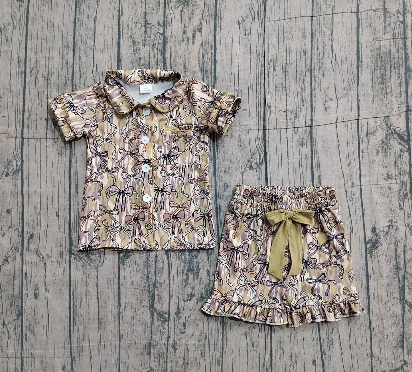 1.23 GSSO3126 Sample No Moq Baby Girls Southern Olive Camo Button Pocket Top Ruffle Shorts Pajamas Sets