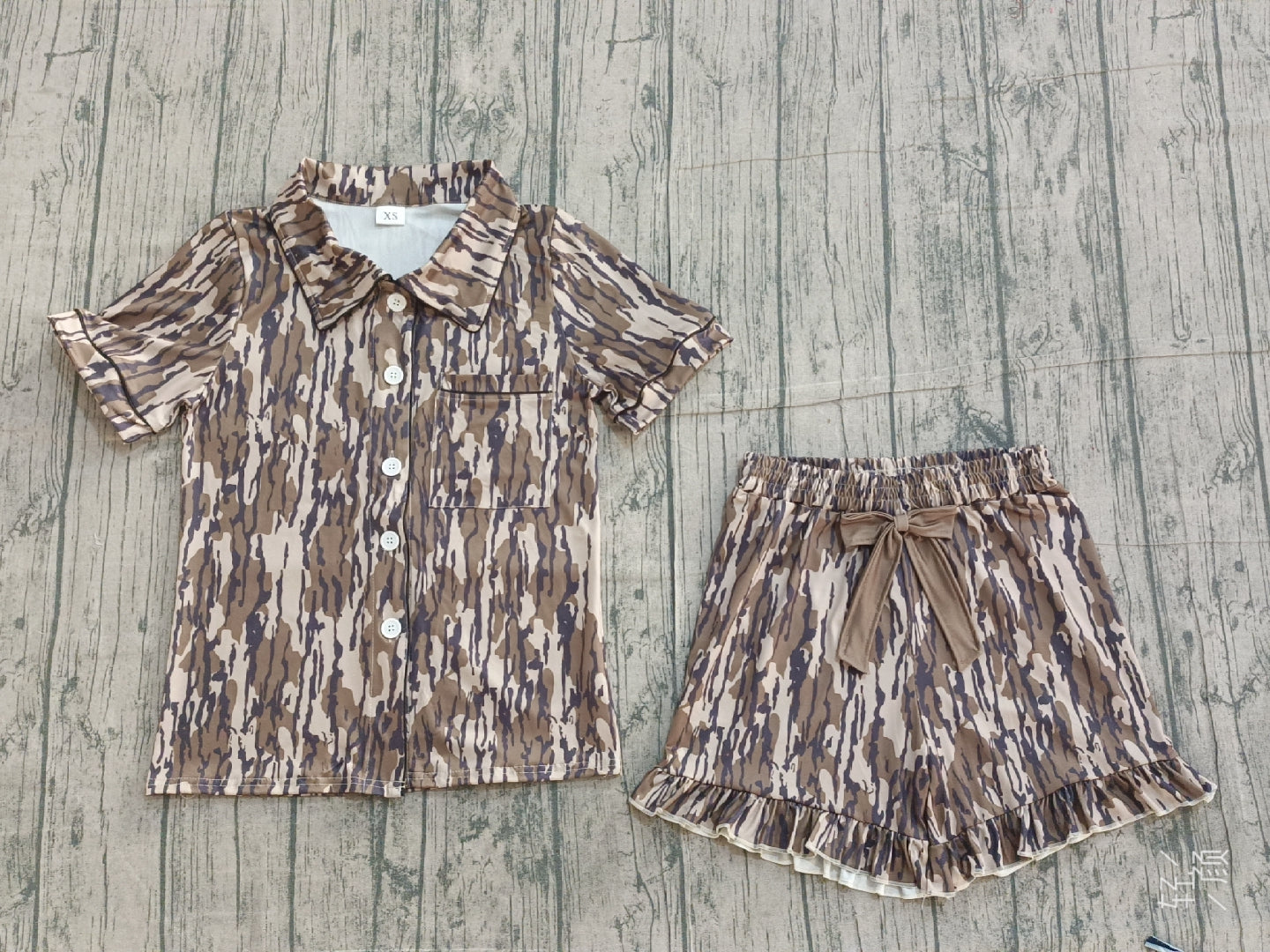 1.12 RTS NO MOQ （In stock）GSSO3136 Adult Women Southern Olive Camo Button Pocket Top Ruffle Shorts Pajamas Set