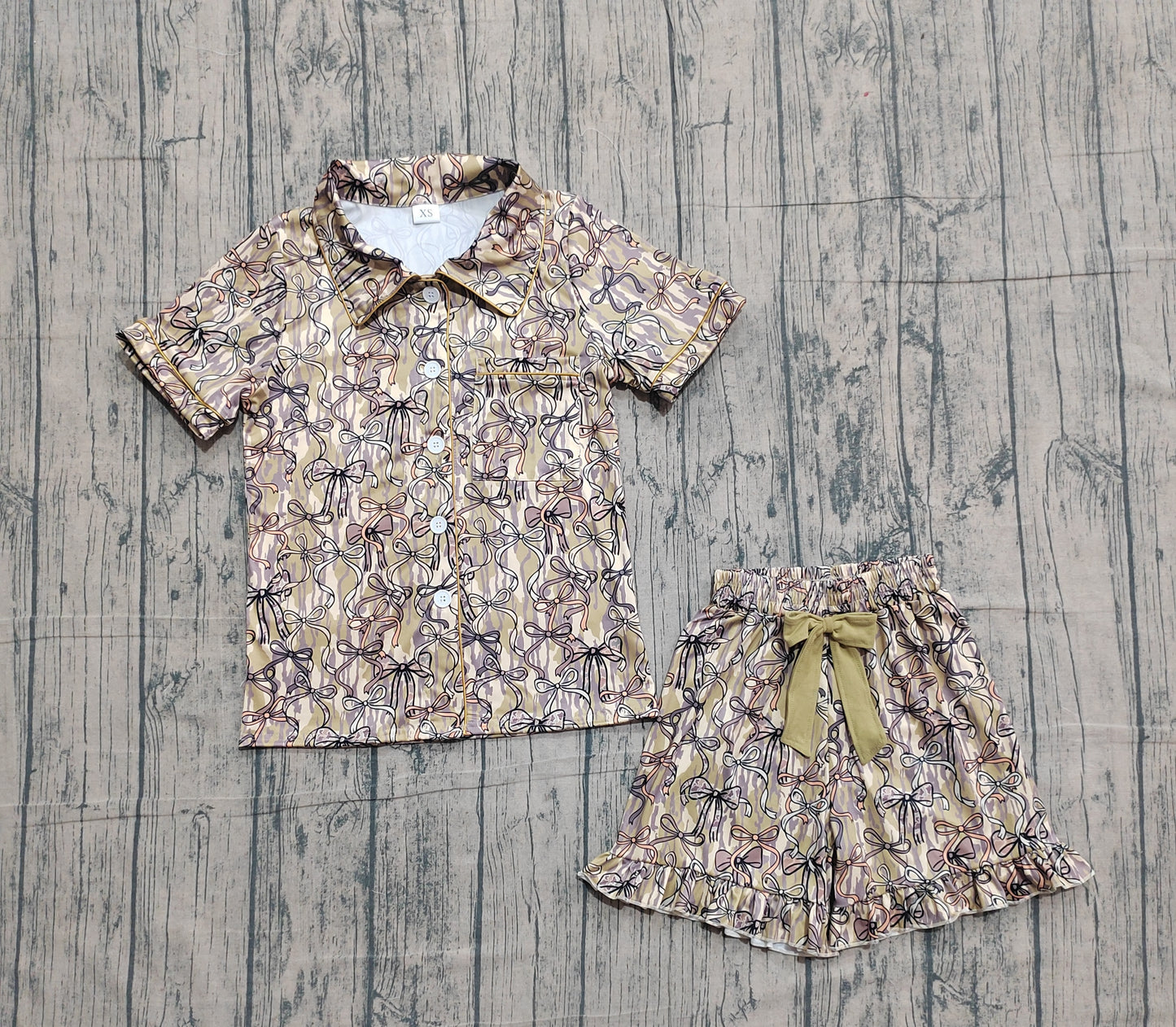 1.19 RTS NO MOQ （In stock）GSSO3166 Adult Women Southern Olive Camo Bows Button Pocket Top Ruffle Shorts Pajamas Set