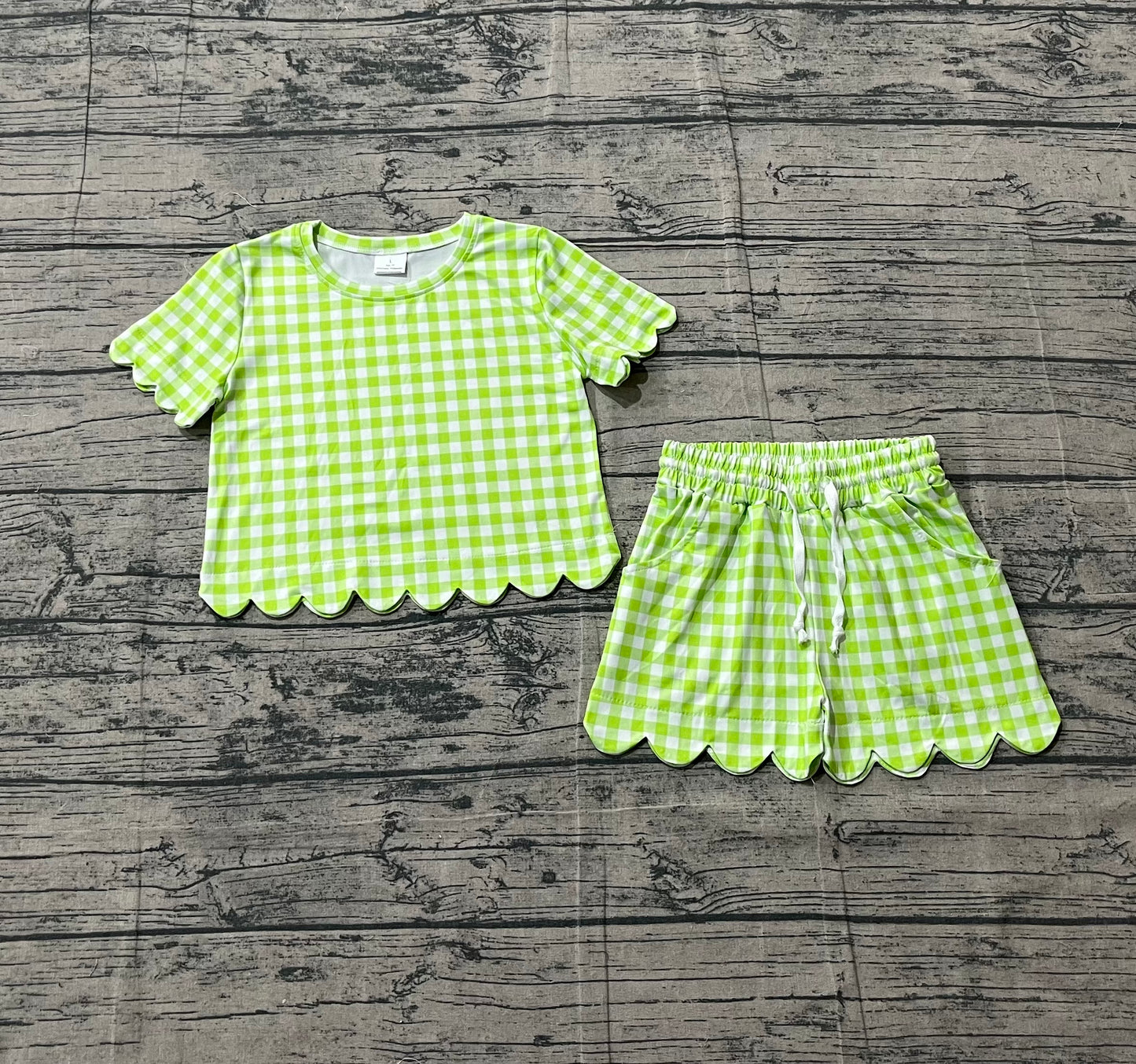 1.24 GSSO3189 Sample No Moq Baby Girls Short Sleeve Green Checked Shirts Top Scallop Shorts Clothes Sets