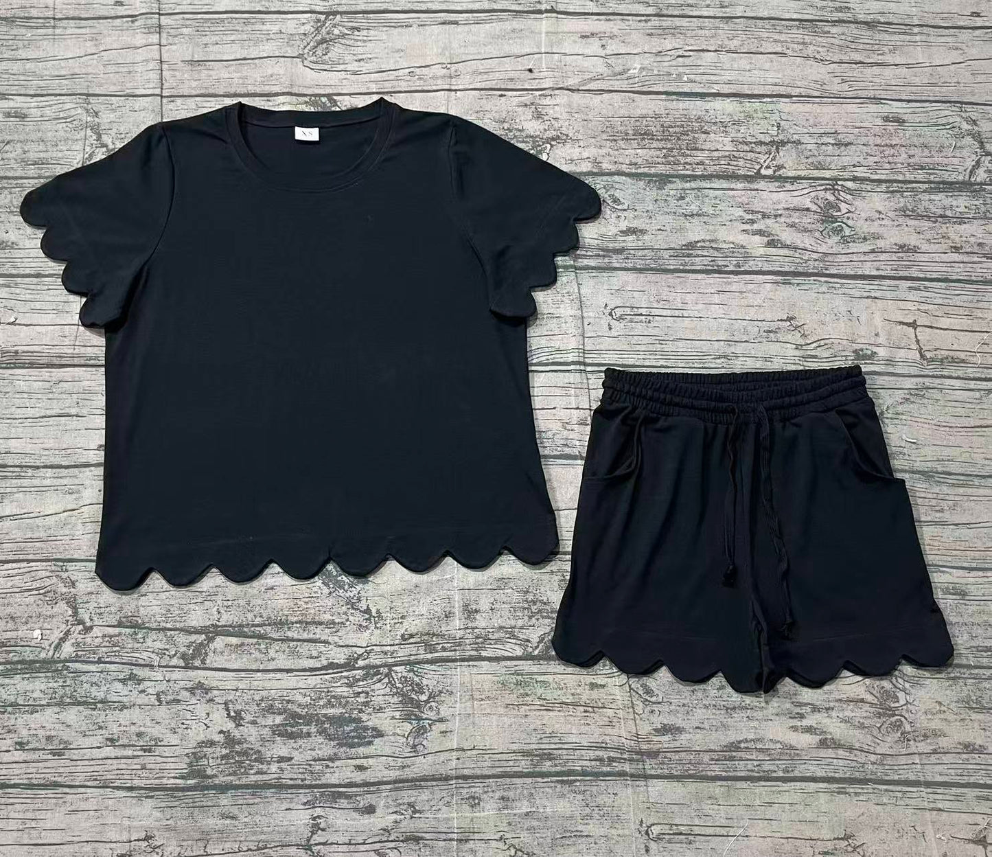 1.26 RTS NO MOQ （In stock）GSSO3200 Adult Women Black Shorts Sleeve Shirts Top Scallop Short Clothes Sets