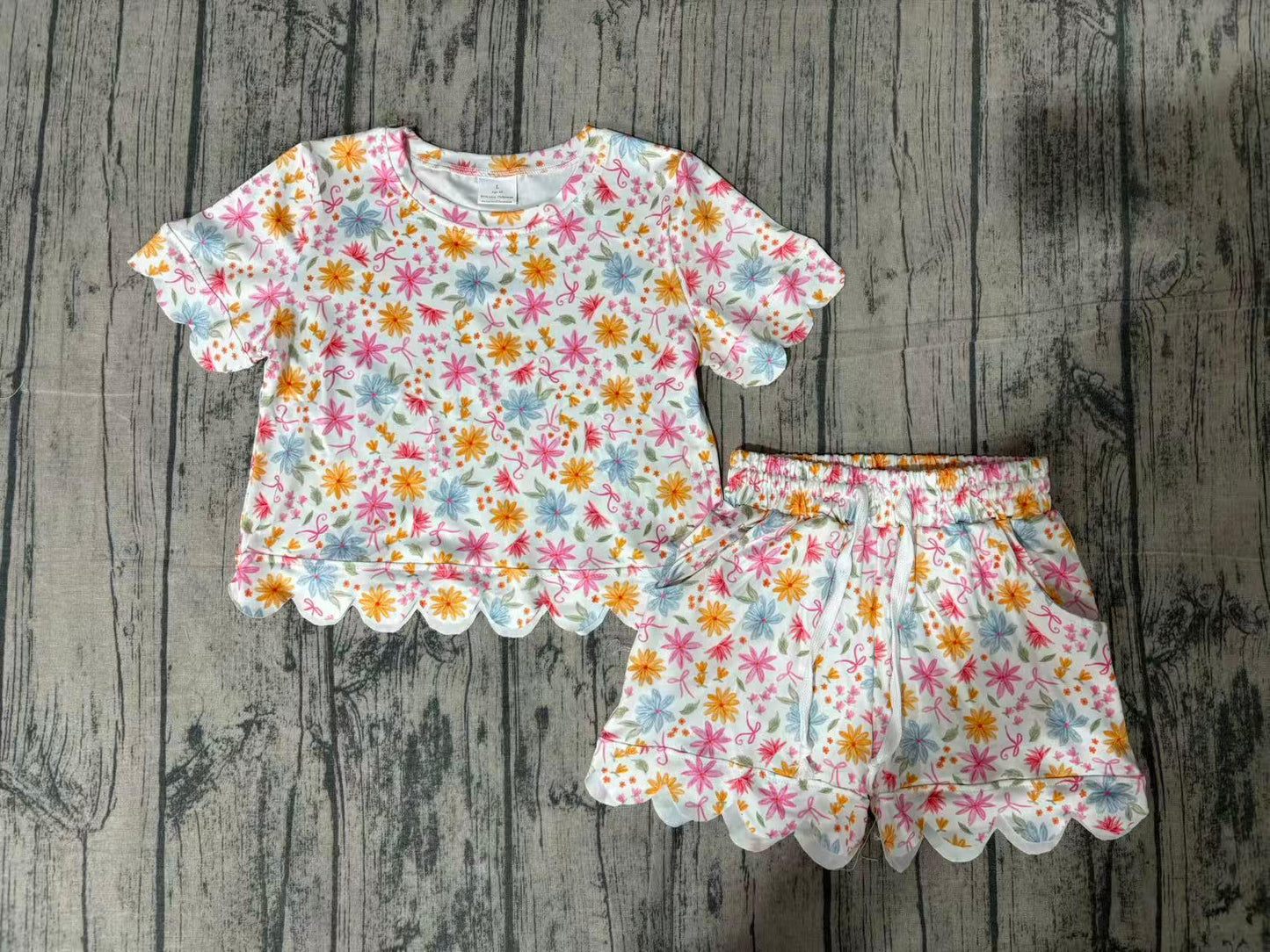 3.3 GSSO3269 Sample No Moq Summer Baby Girls Short Sleeve Colorful Flowers Top Scallop Shorts Clothes Sets