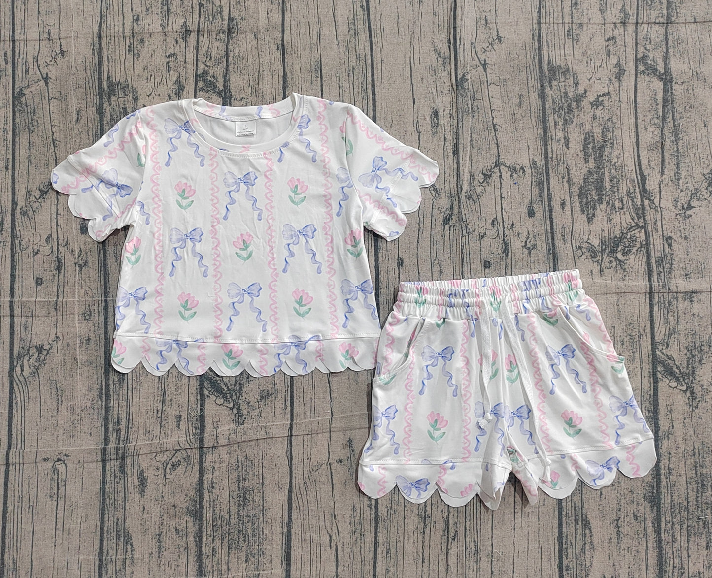 3.9 GSSO3272 Sample No Moq Baby Girls Short Sleeve Blue Bow Flowers Stripe Top Scallop Shorts Clothes Sets