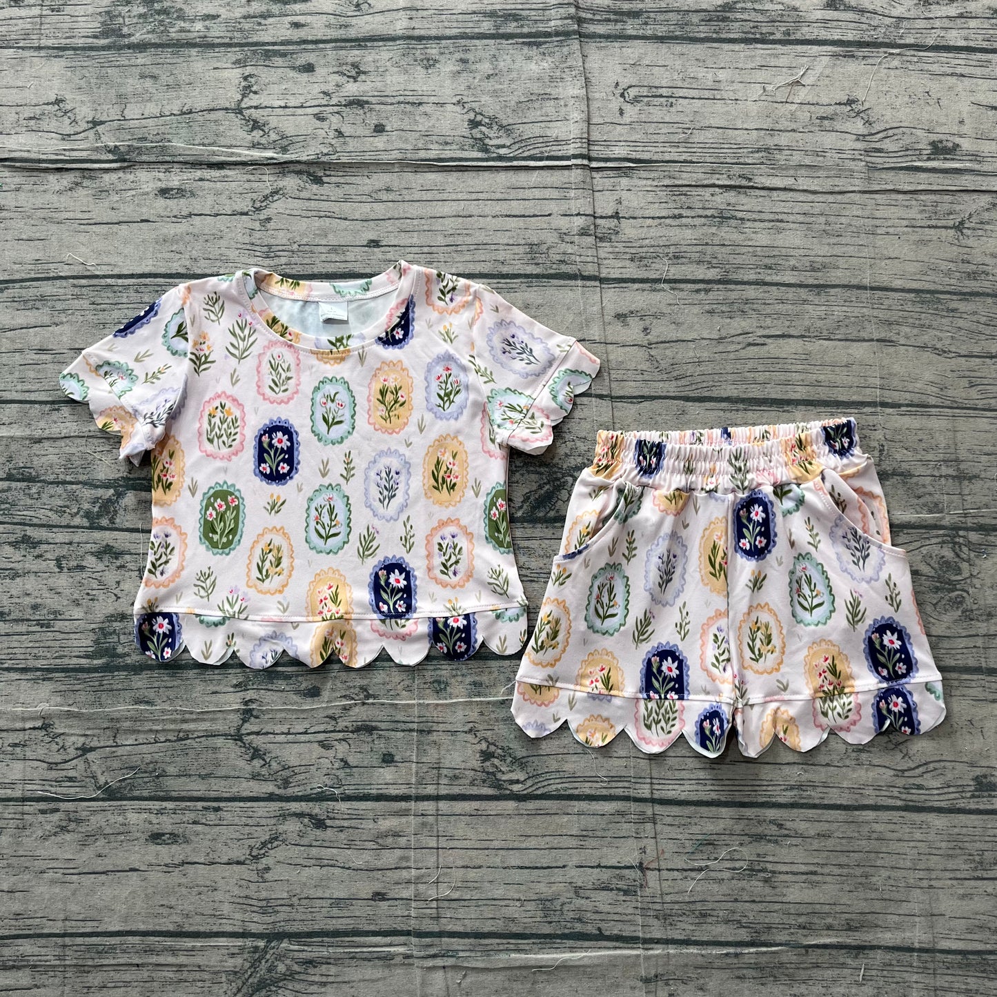 5.4 GSSO3643 Sample No Moq Baby Girls Colorful Flowers Top Short Scallop Clothes Sets