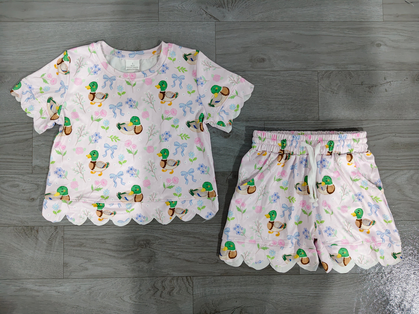 GSSO3737 Sample No Moq Baby Girls Ducks Flowers Bows Top Short Scallop Clothes Sets