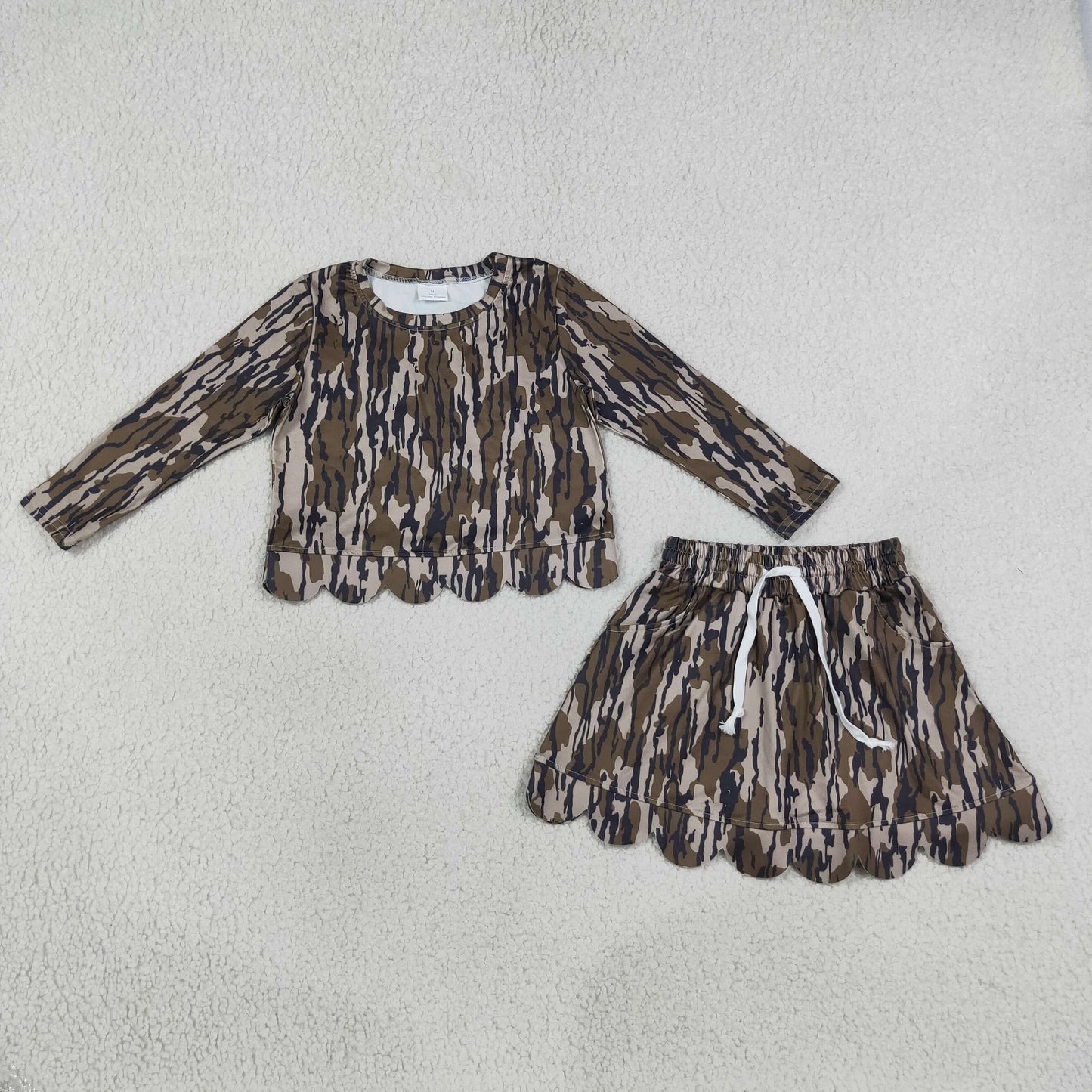 GLD1615（GT1686+GLK0298 ）RTS NO MOQ （In stock）Baby Girls Olive Camo Print Long Sleeve Scallop Hem Top Skort Set