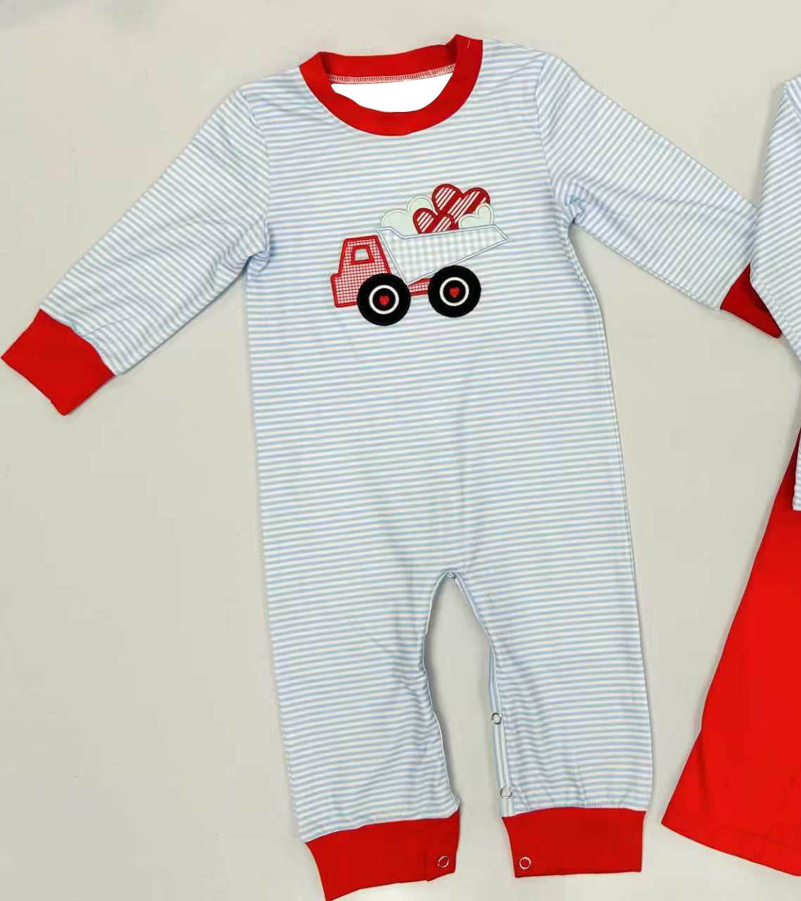 11.18 LR2922 Pre Order No moq Baby Boys Hearts Truck Stripe Valentines Footie Rompers