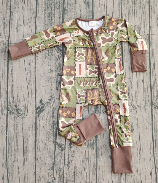 12.11 LR2949 Pre order No Moq Baby Boys Green Camo Ducks Checked Hunting Two Way Zip Convertible Rompers
