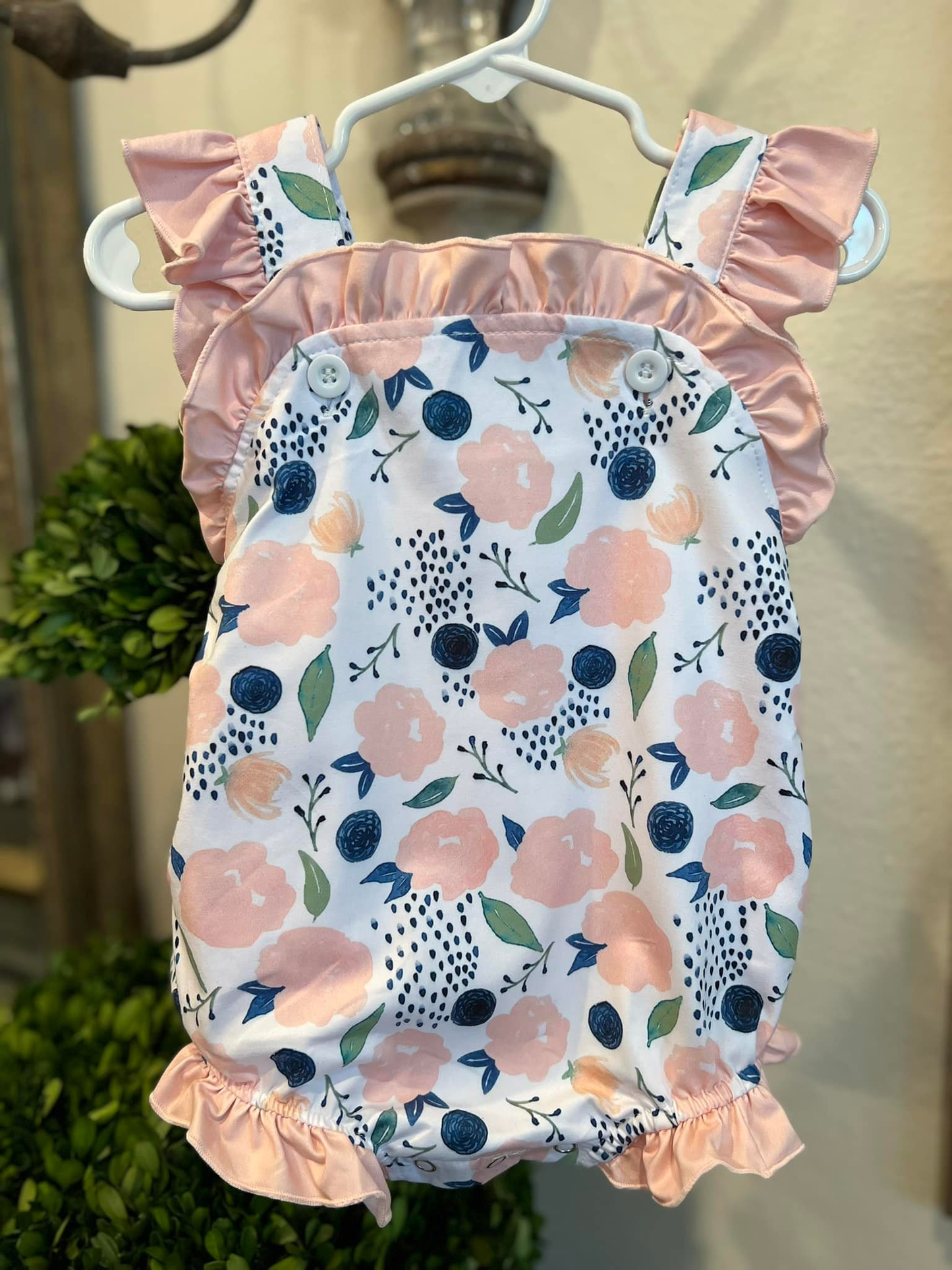 10.23 (Pre Order) No moq SR3354 PRE-ORDER Baby Girls Peach Flowers Back Bows Ruffle Rompers