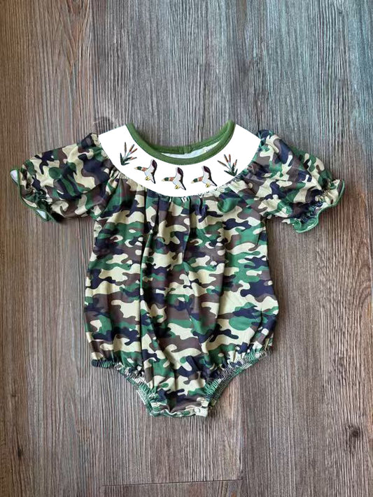 10.31 SR3459 Pre Order No moq Baby Girls Green Camo Ducks Hunting Ruffle Rompers