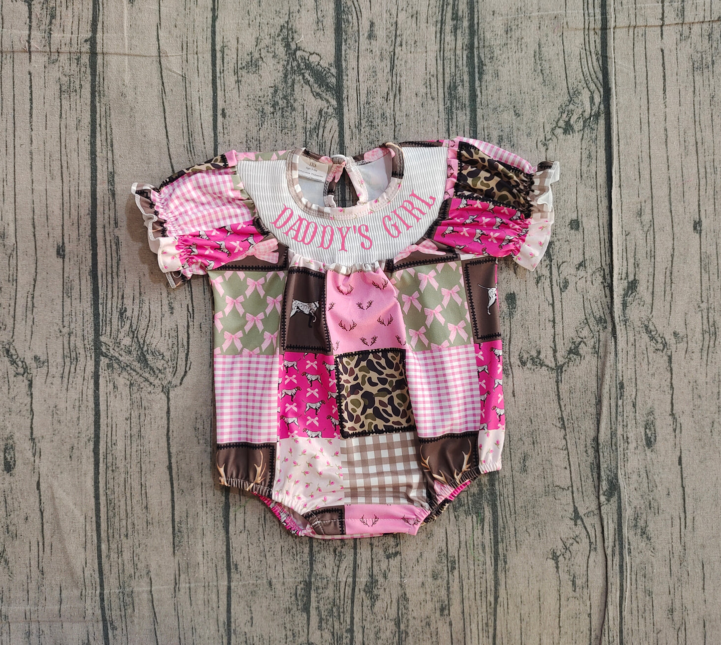 12.23 SR3778 Sample No Moq Smocked Daddy's Girl Baby Girls Deer Camo Checked Hunting Ruffle Rompers